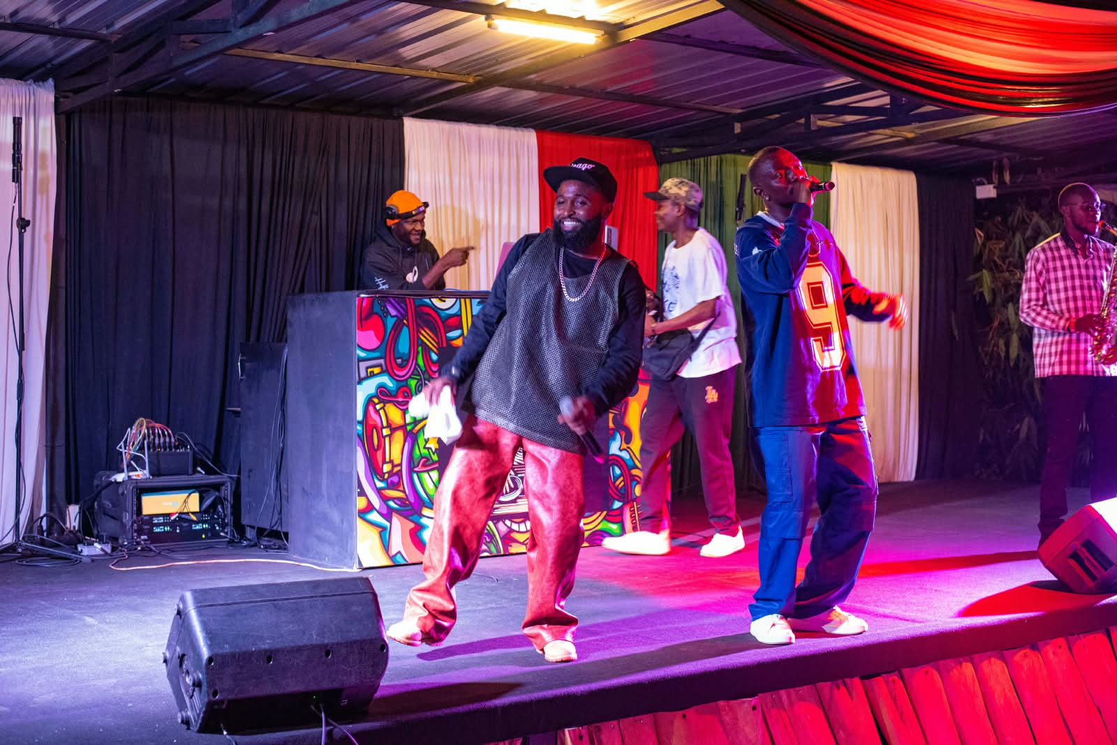 Live music and DJ entertainment